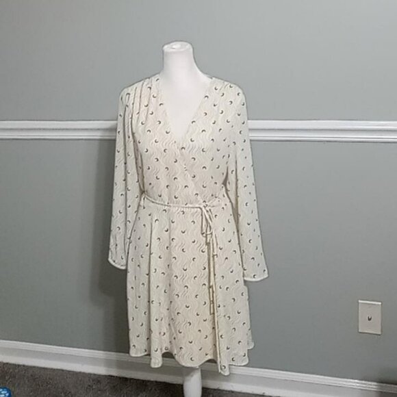 Aritzia Dresses & Skirts - Babaton Aritzia Optima Moon Print Wrap Dress Sz S